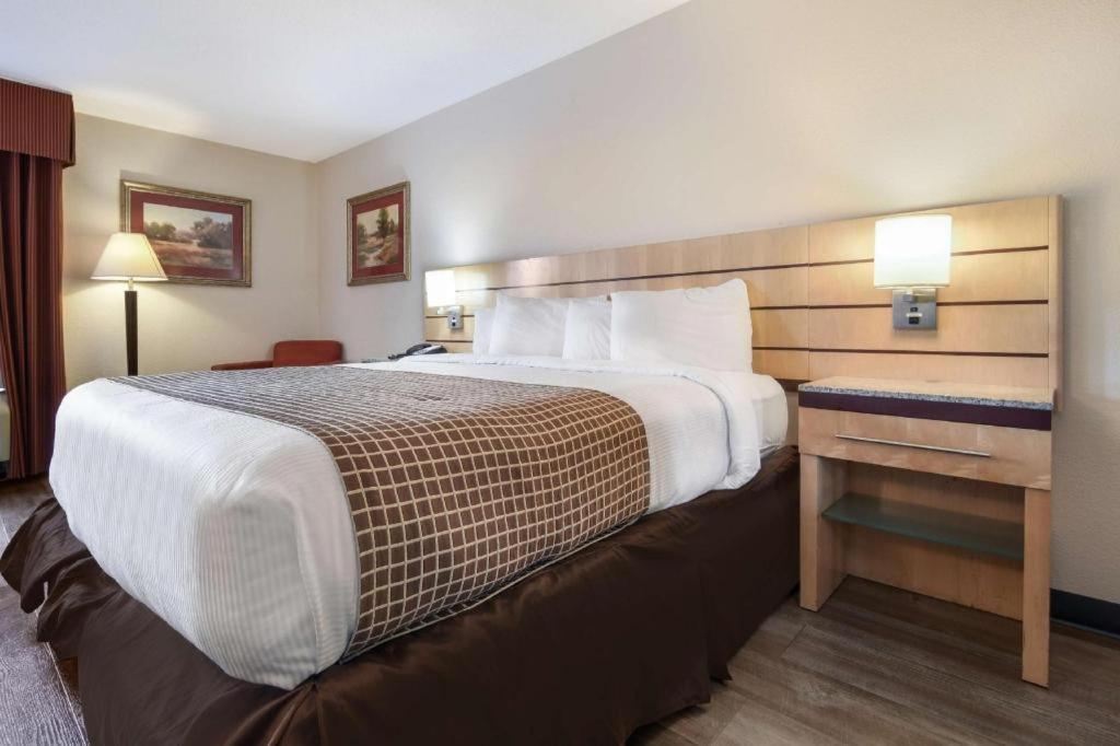 Surestay Plus Hotel Tarboro Eksteriør bilde